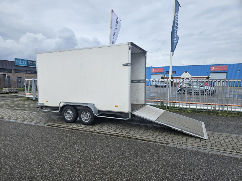 Hapert Gesloten | 400 x 180 x 210 cm | 3000 kg