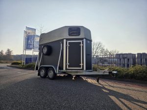 XX-Trail 2-paards trailer | Kunststof bodem