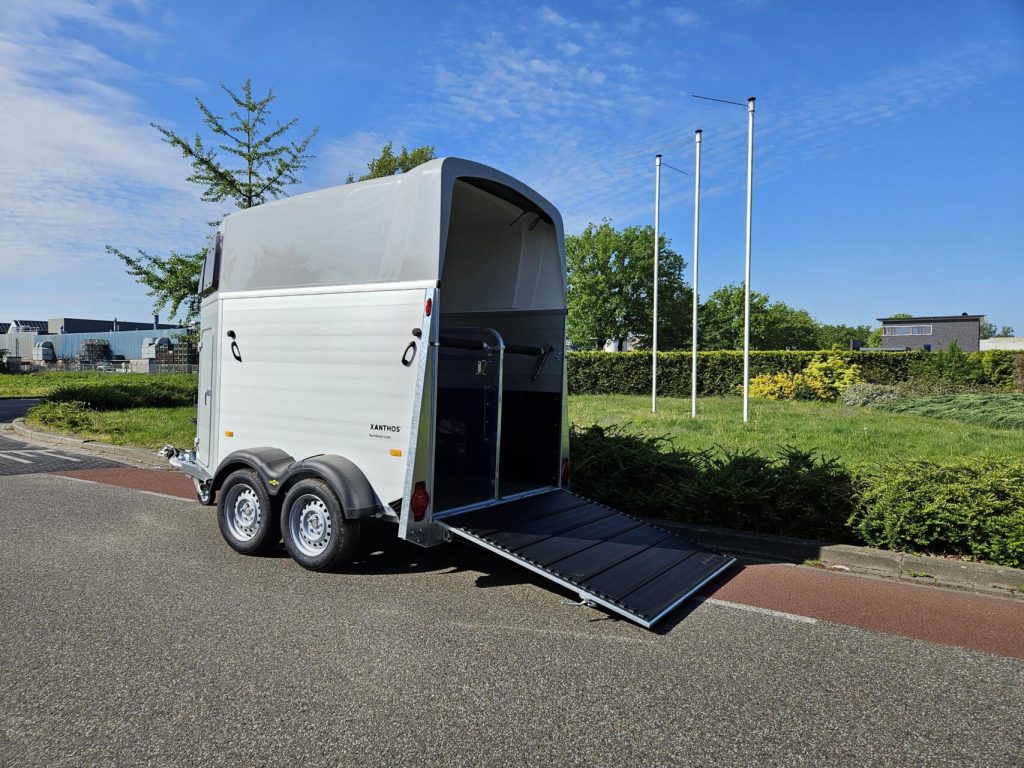 Humbaur Xanthos + zadelkamer