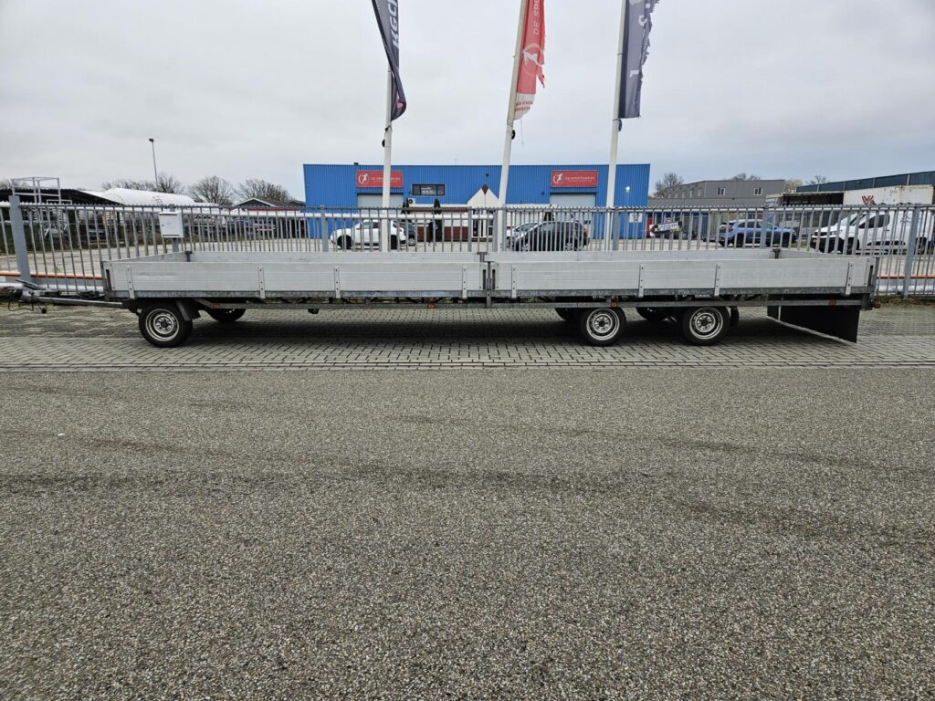 Hulco Schamel | 811 x 203 cm | 3500 kg