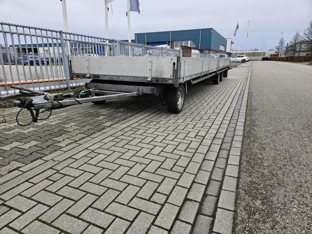 Hulco Schamel | 811 x 203 cm | 3500 kg
