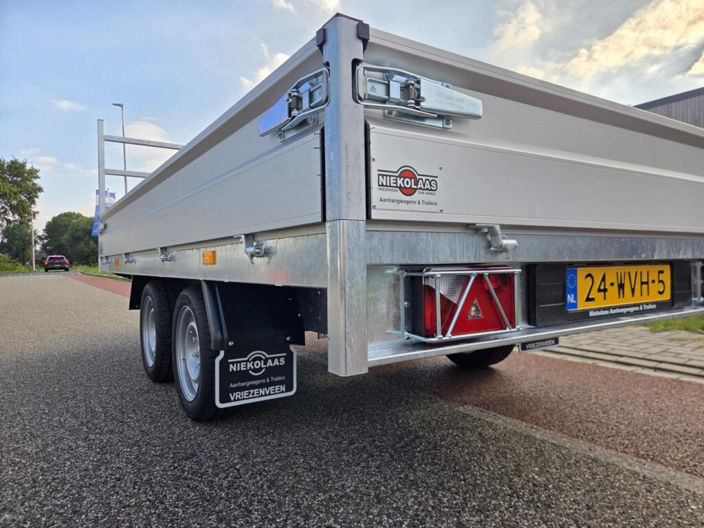 Hapert Plateauwagen | 335 x 180 cm | 2700 kg