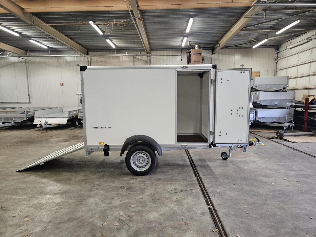 Humbaur Gesloten | Zijdeur + oprijklep