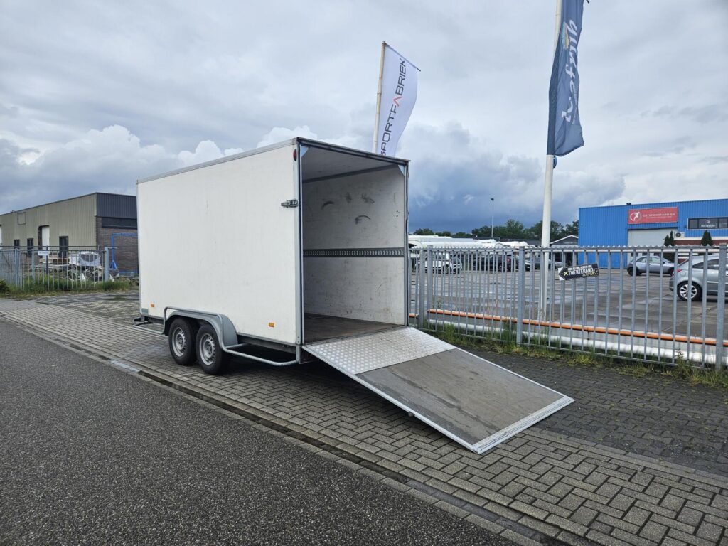 Hapert Gesloten | 400 x 180 x 210 cm | 3000 kg