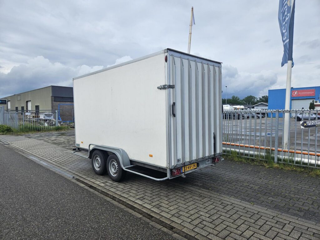 Hapert Gesloten | 400 x 180 x 210 cm | 3000 kg
