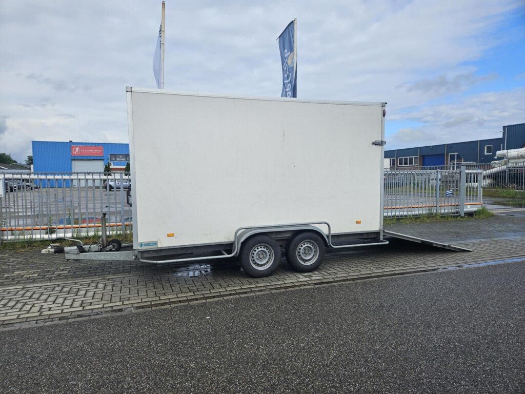 Hapert Gesloten | 400 x 180 x 210 cm | 3000 kg