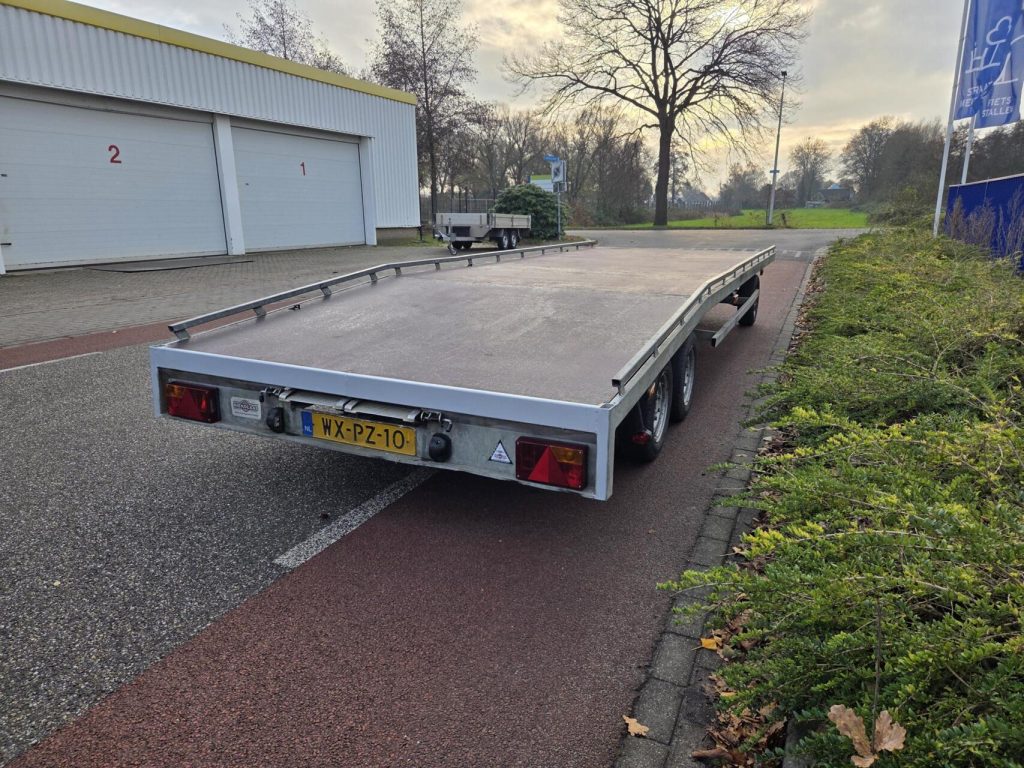 Niekolaas Schamel | 601 x 194 cm | 3500 kg