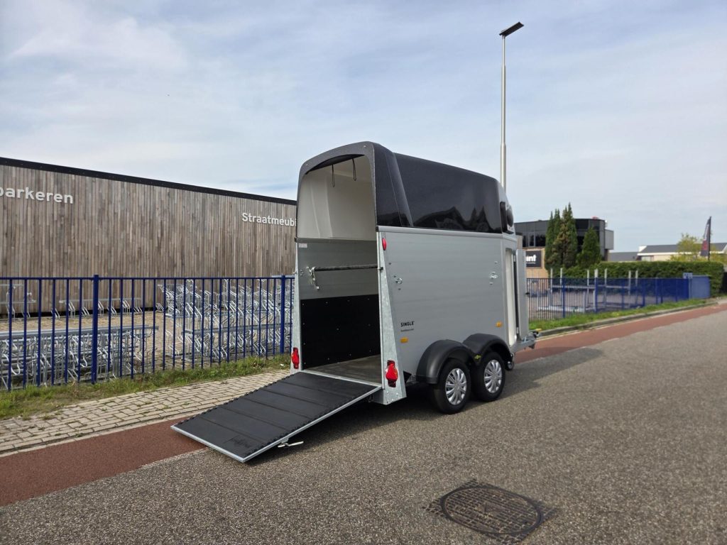 Humbaur Single Alu | 1.5-paards + zadelkamer