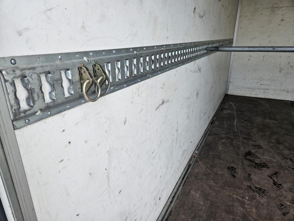 Hapert Gesloten | 400 x 180 x 210 cm | 3000 kg