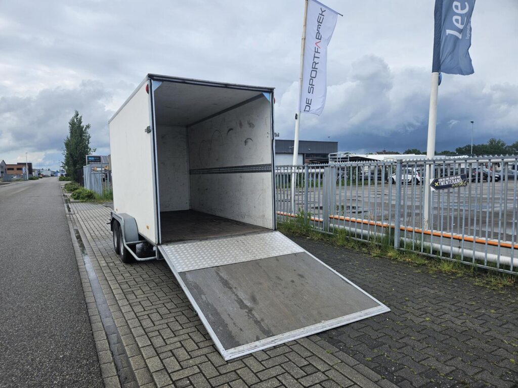 Hapert Gesloten | 400 x 180 x 210 cm | 3000 kg
