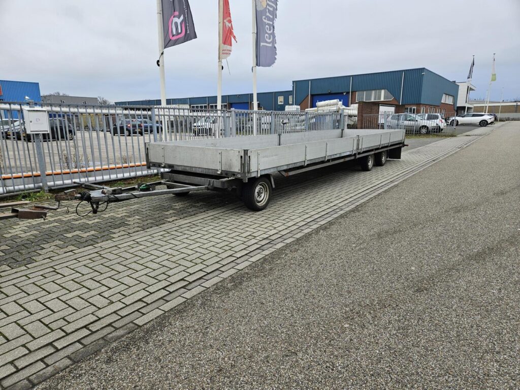 Hulco Schamel | 811 x 203 cm | 3500 kg
