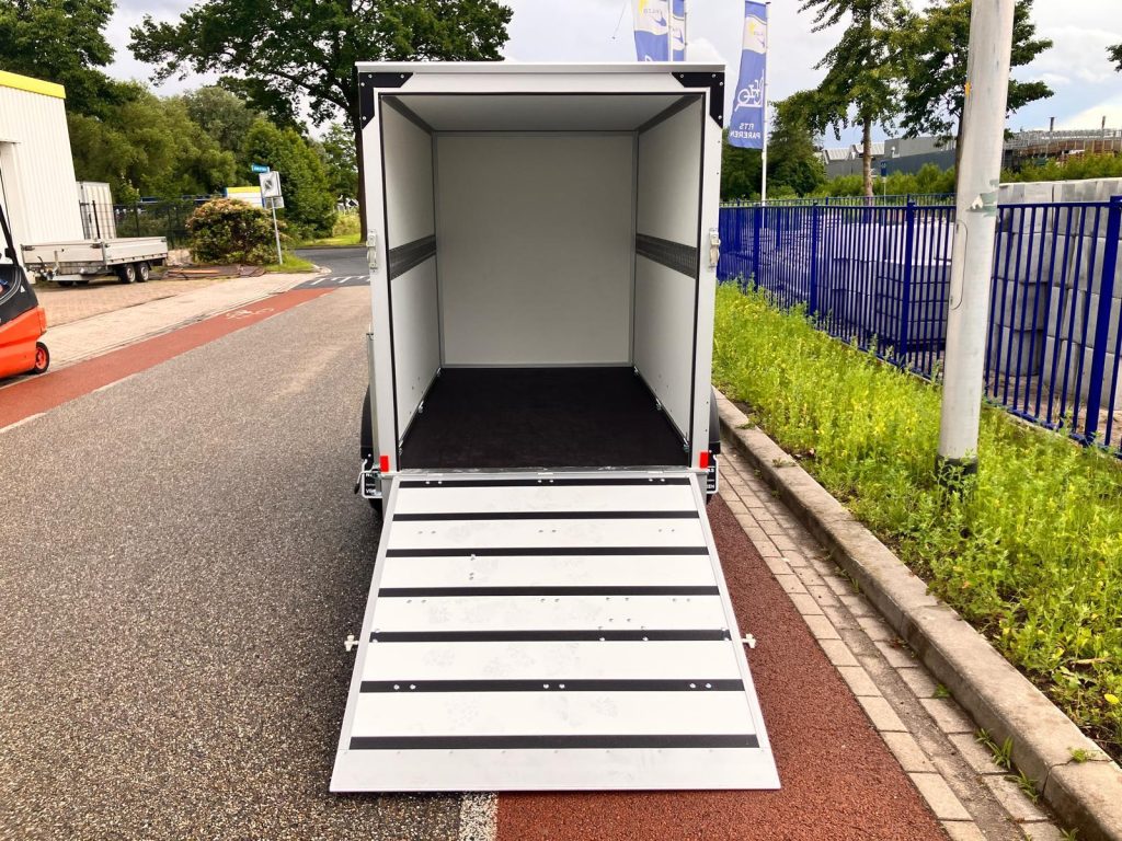 Humbaur Gesloten aanhangwagen + laadklep
